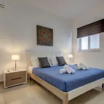 St Julians 3br Sleeps 6 And Stylish * St. Julian's