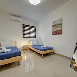 St Julians 3br Sleeps 6 And Stylish Case de vacanță *