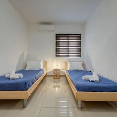 Holiday home St Julians 3br Sleeps 6 And Stylish *