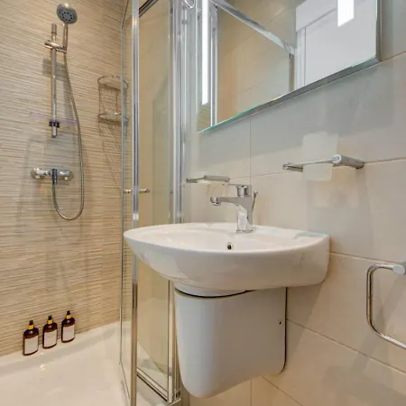 St Julians 3br Sleeps 6 And Stylish