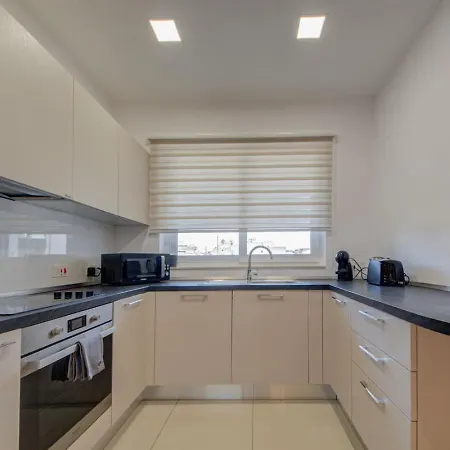 St Julians 3br Sleeps 6 And Stylish Holiday home *