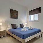 St Julians 3br Sleeps 6 And Stylish בית נופש Saint Julian's