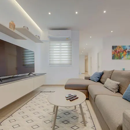 St Julians 3br Sleeps 6 And Stylish * St. Julian's
