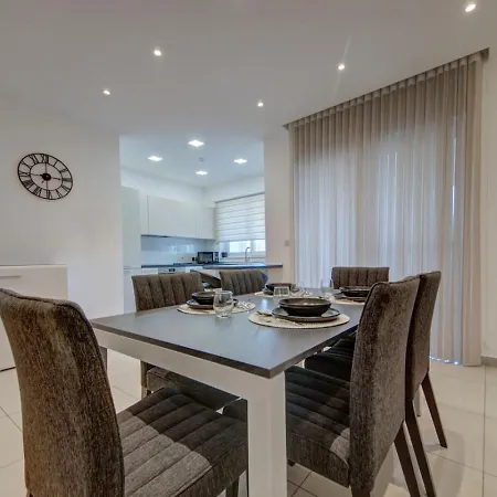 Holiday home St Julians 3br Sleeps 6 And Stylish