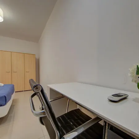 St Julians 3br Sleeps 6 And Stylish Сент Джулианс
