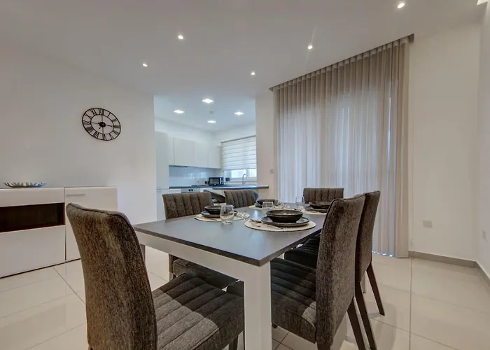 Nyaraló St Julians 3br Sleeps 6 And Stylish