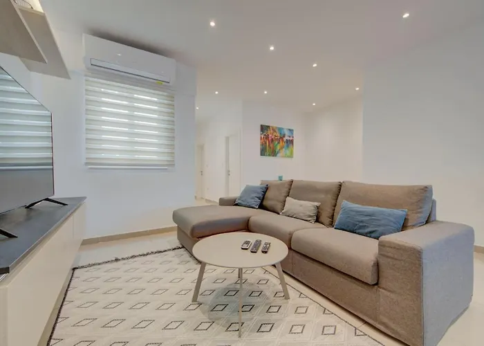 Nyaraló St Julians 3br Sleeps 6 And Stylish San Ġiljan