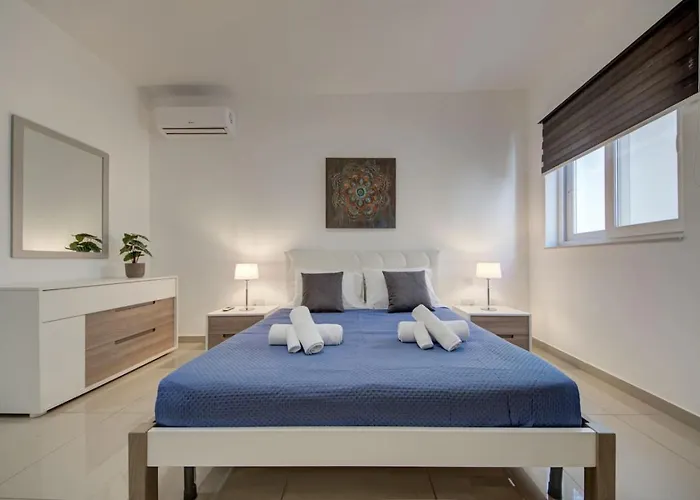 St Julians 3br Sleeps 6 And Stylish 度假居