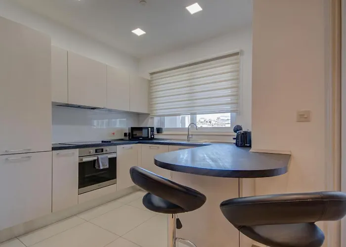 St Julians 3br Sleeps 6 And Stylish San Ġiljan