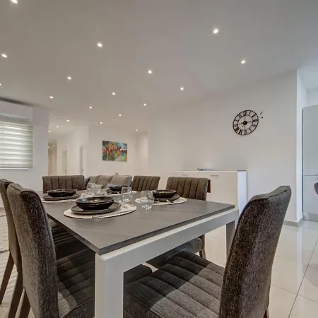 Tatil Evi St Julians 3br Sleeps 6 And Stylish