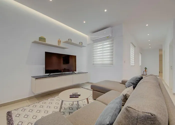 St Julians 3br Sleeps 6 And Stylish * Saint Julian's