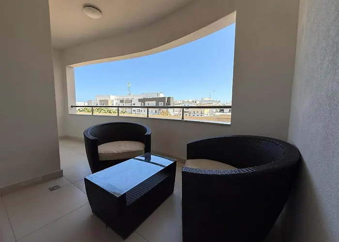 St Julians 3br Sleeps 6 And Stylish Tatil Evi