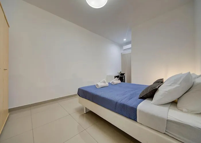 St Julians 3br Sleeps 6 And Stylish Tatil Evi