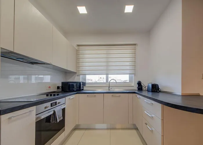 St Julians 3br Sleeps 6 And Stylish Tatil Evi *