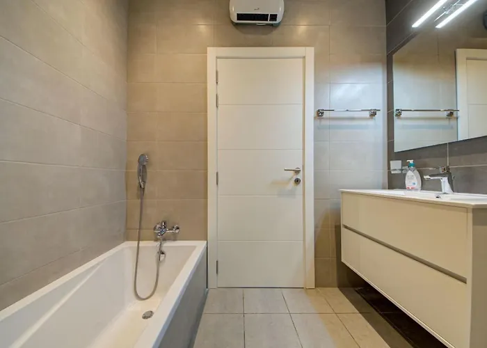 St Julians 3br Sleeps 6 And Stylish Tatil Evi